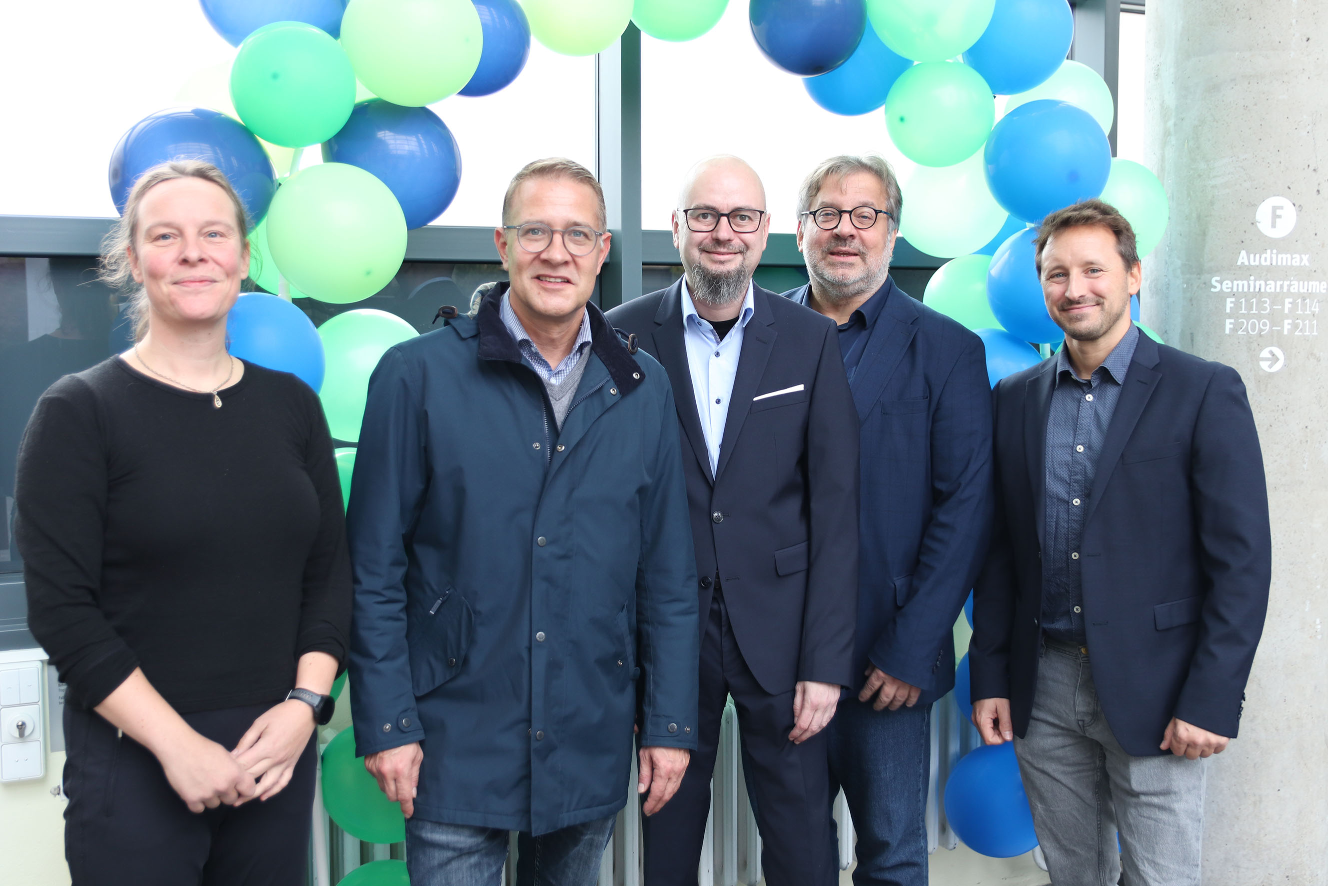 Prof.in Dr. Lena Kreck, Vizepräsidentin der EHB, Adrian Grasse, Abgeordneter für Zehlendorf und Dahlem, Prof. Dr. Sebastian Schröer-Werner, Präsident der EHB, Andreas Flegl, Kanzler der EHB, Prof. Dr. Michael Komorek, Vizepräsident der EHB (v.l.n.r.)