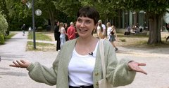 Hauptdarstellerin Annie, Studentin im dritten Semester