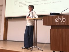 Prof.in Dr. Stefanie Kämper im Gespräch mit dem Publikum nach ihrem Vortrag