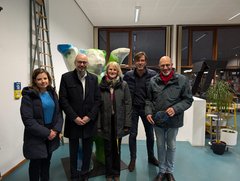 Von links nach rechts sind von der EHB Stephanie Palm (International Office) und Präsident Prof. Dr. Schröer-Werner sowie von der Christelijke Hogeschool Ede (CHE) Jannette Mailing (Vorstandsmitglied/ zuständig für Bildung), Pieter Oudenaarden (Vorstandsmitglied/ Schatzmeister, Forschung) und Präsident Jahn Hol (Vorsitzender des Vorstandes) zu sehen.