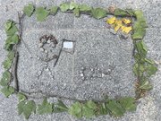 Kunstwerk am Sowjetischen Ehrenmal, Treptower Park, am 8. Mai 2025