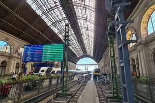 Gleise am Bahnhof Budapest Keleti