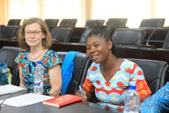 Professorin Dr. Anne Wihstutz und Dr. Vivian Acquaye, UEW