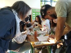 Junge Besucher:innen beim Projekt Barrierefreiheit in der Gemeinwesenarbeit