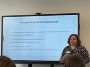 Jaqueline Lehmann, Studiengang Kindheitspädagogik, bei ihrem Vortrag