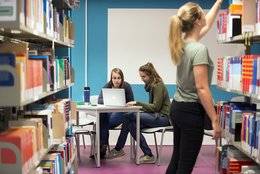 Arbeitsmöglichkeiten finden Sie auch im Magazin.