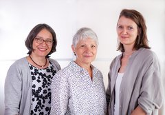 Foto: Vorstand Netzwerk der Geburtshäuser e.V. (von links nach rechts: Dr. Christine Bruhn, Elke Dickmann-Löffler und Leonie Friedrich)