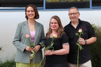 Hans-Martin Krusche-Ortmann (Ev. Kirche Mitteldeutschland) zusammen mit den Stipediatinnen Bettina Brauer (Mitte) und Sophie Hilt