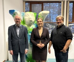 Gruppenfoto an der EHB (v.l.n.r.): Prof. Dr. Sebastian Schröer-Werner (Rektor, EHB), Dr.in Viola Vogel (Konsistorialpräsidentin, EKBO), Andreas Flegl (Kanzler, EHB)