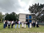 Auf der Wiese: Die Gruppen stellen sich vor. Foto: EHB