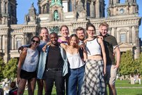 Studiengruppe vor dem Reichstag. Foto: Charles Msigwa
