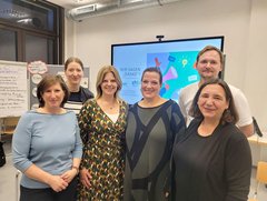 Projektteam CurAP zusammen mit Gästen am 13. November 2025 ( v.l.n.r.): Prof.in Dr. Annerose Bohrer, Marie-Luise Junghahn, Prof.in Dr. Sandra Altmeppen, Anja Lull (SenWGP), Felix Lüttge und Sonja Hummel-Gaatz (SenWGP)