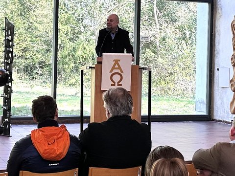 Präsident der EHB bei seiner Begrüßung in der Kirche