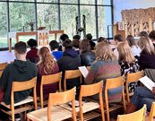 Gäste im Gottesdienst. ©EHB