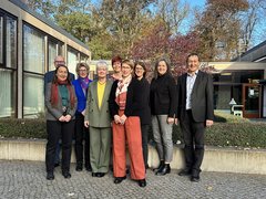 Gruppenfoto der Rektor:innen und Präsident:innen auf dem Treffen der Rektorenkonferenz der kirchlichen Hochschulen für angewandte Wissenschaften Deutschlands (RKHD) am 13. November 2023 an der EHB.