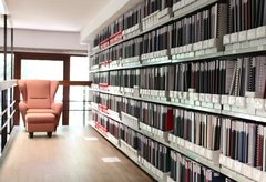 Empore mit Abschlussarbeiten