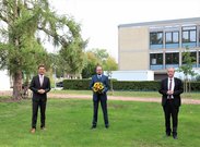 Mit Abstand anlässlich der Amtsübergabe Oktober 2020 (v.l.n.r.): Steffen Krach (SenV_WiFo Berlin), Prof. Dr. Sebastian Schröer-Werner (Rektor EHB), Bischof Dr. Christian Stäblein (EKBO)