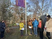 Gitte Barke (mit Mikrofon), Studierende und Peer-Beraterin an der EHB, bei ihrer Ansprache
