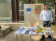 Der Beauftragte des Präsidiums gegen Antisemitismus an seinem Informationsstand. Foto: EHB