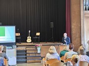 Rektor begrüßt die Gäste