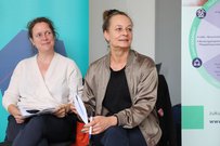 Prof.in Dr. Karakayali und Prof.in Dr. Kron bei der Präsentation ihres Projekts 