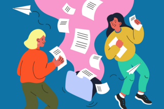 Zwei Personen tauschen werfen Zettel in die Luft