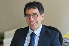 Porträt-Foto von Prof. Dr. Anusheh Rafi 