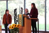 Frauenbeauftragte Dr. Dagmar Kubanski, Mitte und Studierende