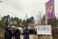 Fahnenaktion "Nein zu Gewalt an Frauen*" am 23. November 2023