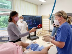 Simulierte Geburtssituation im Kreißsaal mit Simulationspuppe