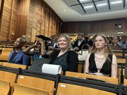 Absolvent:innen im Audimax