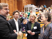 Andreas Flegl, Kanzler der EHB (l.), Prof. Dr. Michael Komorek (m.l.), Prof.in Dr. Melita Grieshop (m.r.), Prof.in Billie Hunter von der Cardiff University (r.)