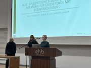 Rabea Zeller, Beauftragte für Studierende mit Behinderung, zusammen mit den studentischen Mitarbeiterinnen Nele Volksdorf und Sabrina Langer