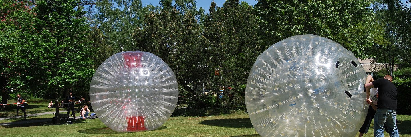 Zorbing auf dem EHB Campus