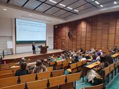 Teilnehmende der Vollversammlung für Frauen, Trans-*, Inter-* und nicht-binäre* Personen. Foto: EHB