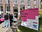 Plakat beim "open air" Kiez Talk am 12. Mai 2026 am S- Bahnhof Zehlendorf
