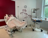 EHB-SkillsLab Hebammenwissenschaft - Übungskreißsaal 1 mit Simulationspuppe