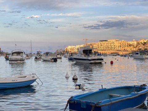 Malta, Hafen mit Booten und Sonnenuntergang