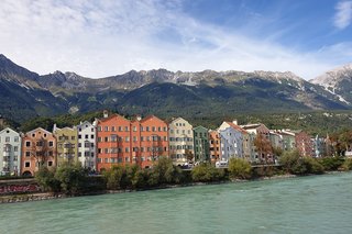 Ansicht von Innsbruck entlang des Inns
