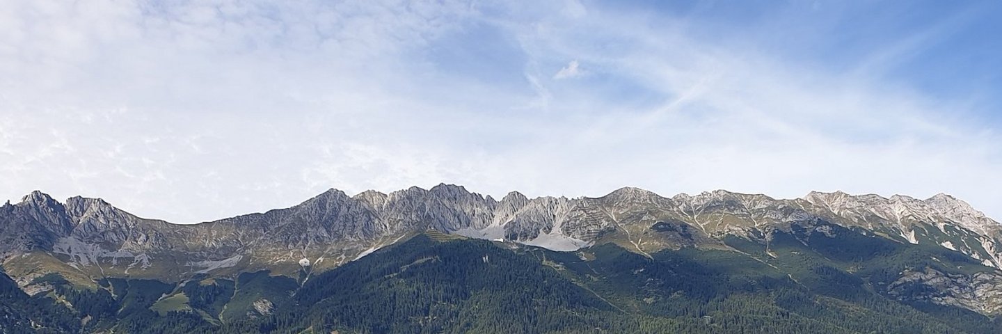 Ansicht von Innsbruck entlang des Inns