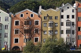 Ansicht von Innsbruck entlang des Inns