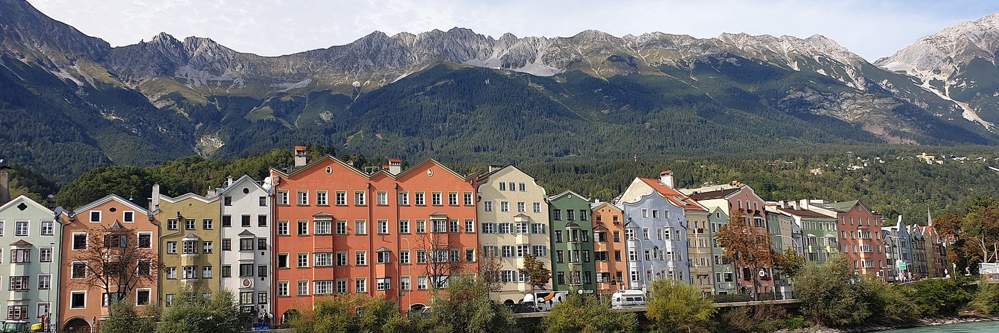 Ansicht von Innsbruck entlang des Inns