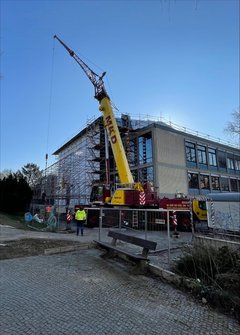 Bauarbeiten an der EHB: Das Audimax bekommt ein neues Dach