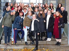 Studierende und Lehrende des Trinationalen Austauschs vor dem Hauptgebäude der EHB am 20. November 2019