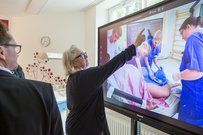 Führung im SkillsLab Hebammen