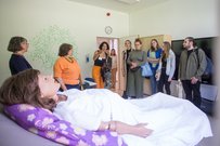 Führung durch das SkillsLab Hebammen<br />
