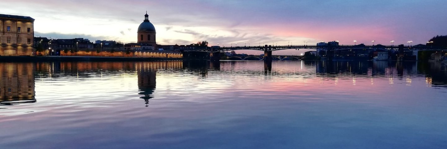 Toulouse, Brücke und Fluss bei Nacht