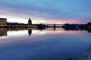 Toulouse, Brücke und Fluss bei Nacht