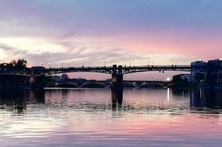 Toulouse, Brücke und Fluss bei Nacht