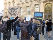 Mit Trillerpfeife und Transparent: EHB-Studierenden, Lehrende und Mitarbeitende 